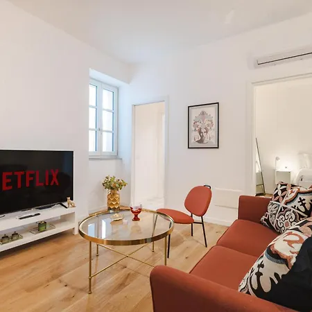 Elegance With Terrace- Ac- Ultra Wi-fi Apartment *