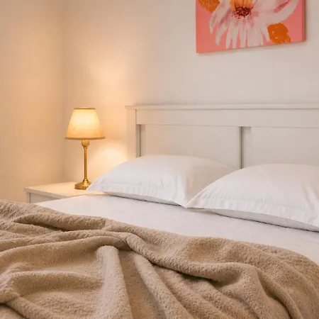 Elegance With Terrace- Ac- Ultra Wi-fi Apartment