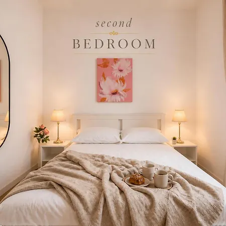 Elegance With Terrace- Ac- Ultra Wi-fi Apartment