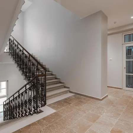Elegance With Terrace- Ac- Ultra Wi-fi Apartment Triest